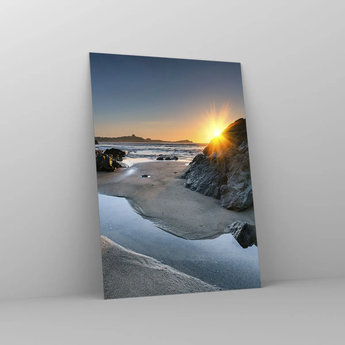Quadro su vetro - Spiaggia all'alba con rocce pittoresche e acqua - 50x70cm - Mai toccate da mano umana - Decorazione murale moderna per soggiorno e camera da letto ARTTOR