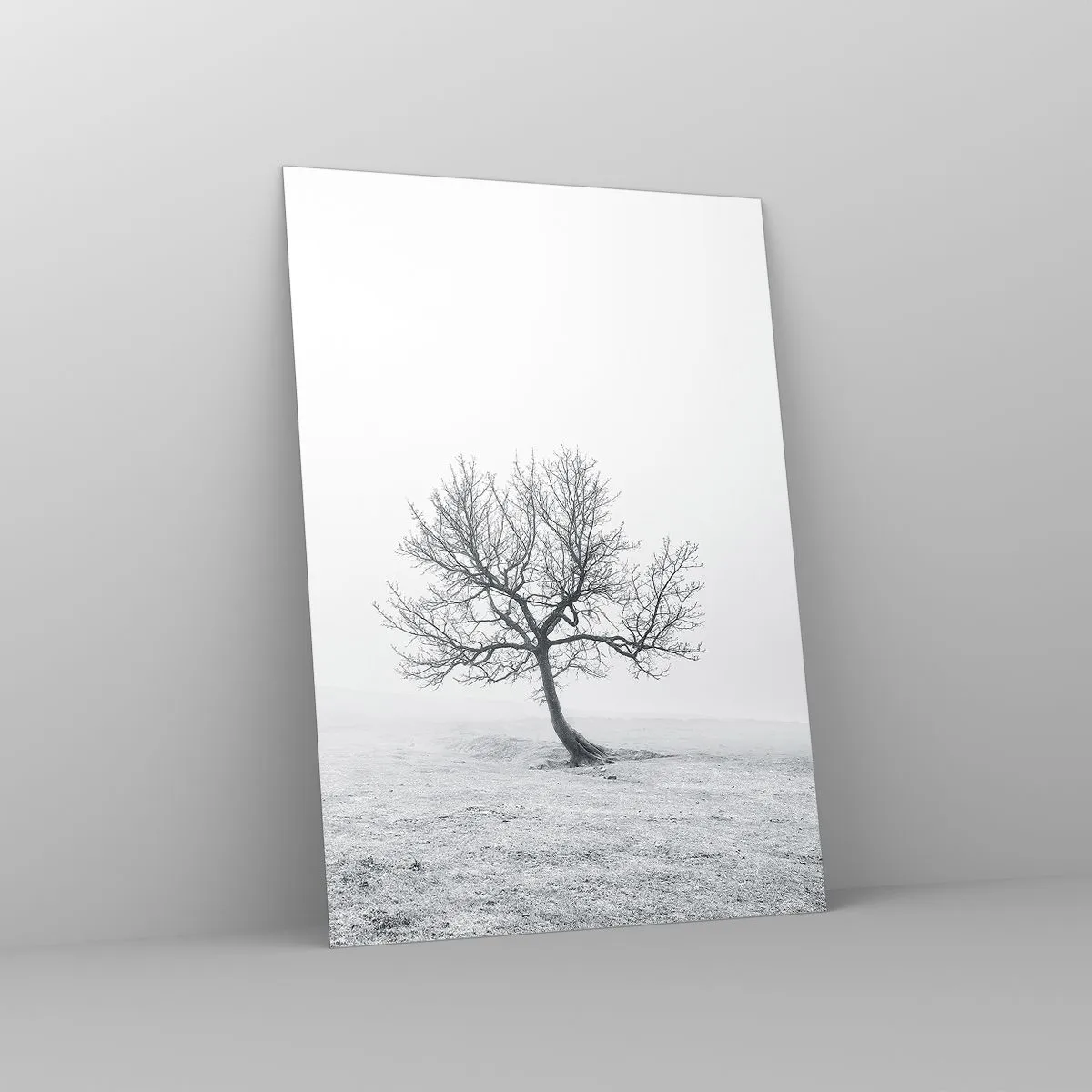 Impression sur verre - Image sur verre - Un arbre solitaire contre le brouillard dans une composition monochrome - 50x70cm - Contre le néant - Décoration murale moderne pour le salon et la chambre ARTTOR