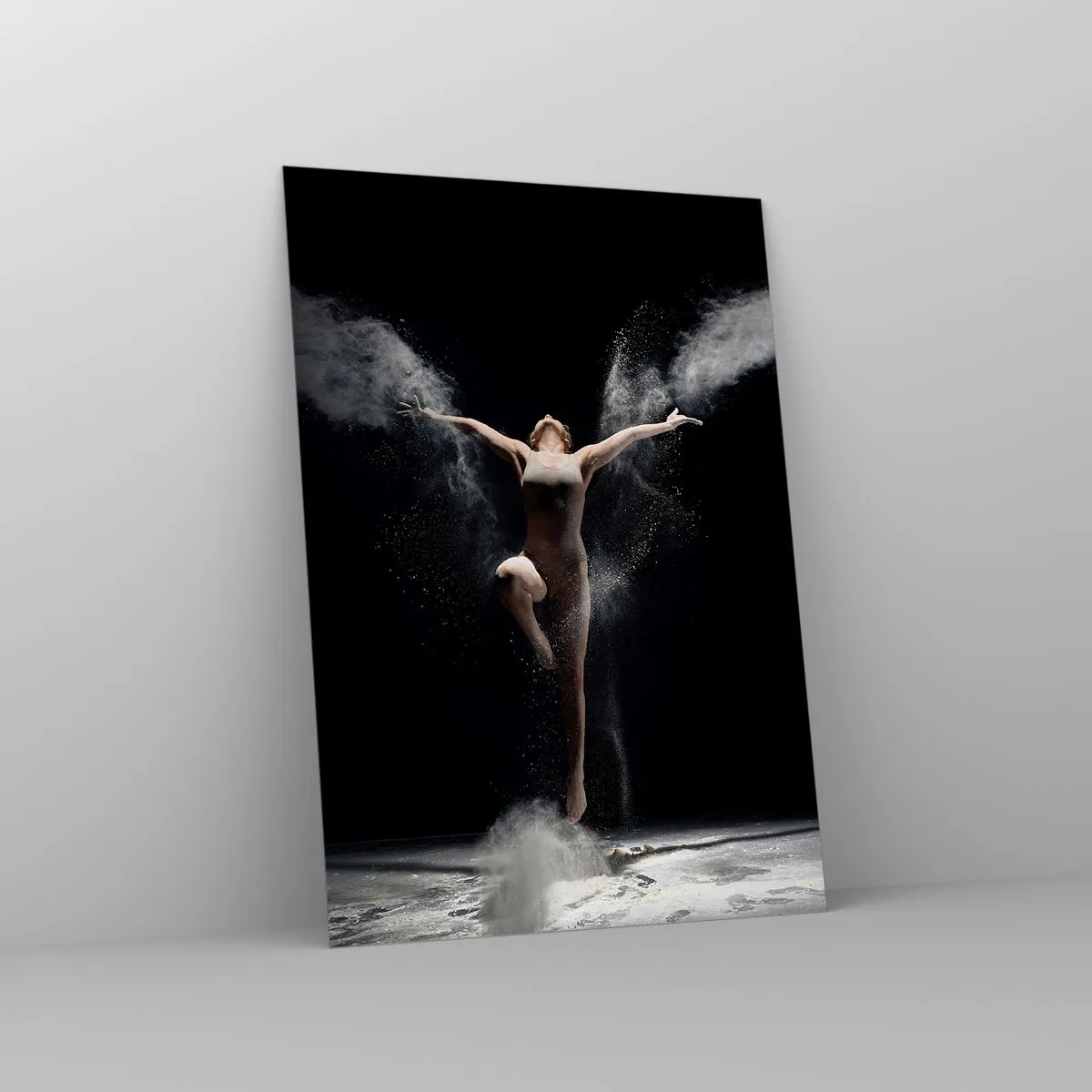 Glasbild - Bild auf glas - Eine Tänzerin in Pulverwolken vor schwarzem Hintergrund - 50x70cm - Elfen existieren - Moderne Wanddekoration für Wohnzimmer und Schlafzimmer ARTTOR