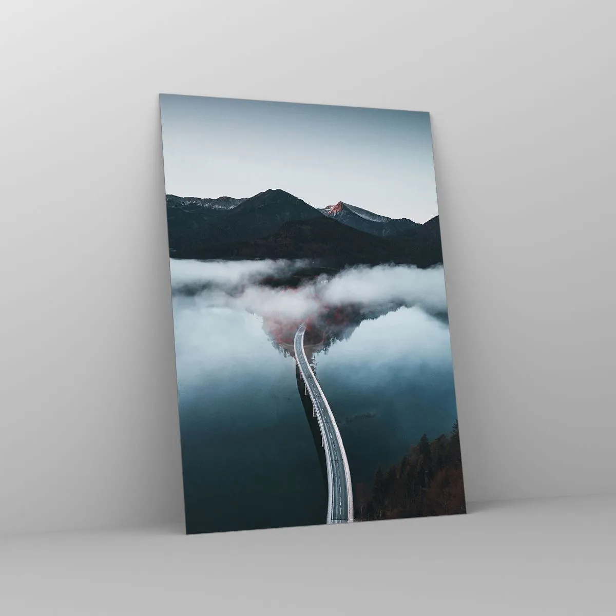 Tablou pe sticlă - Peste o apă netedă ca o oglindă - 50x70 cm