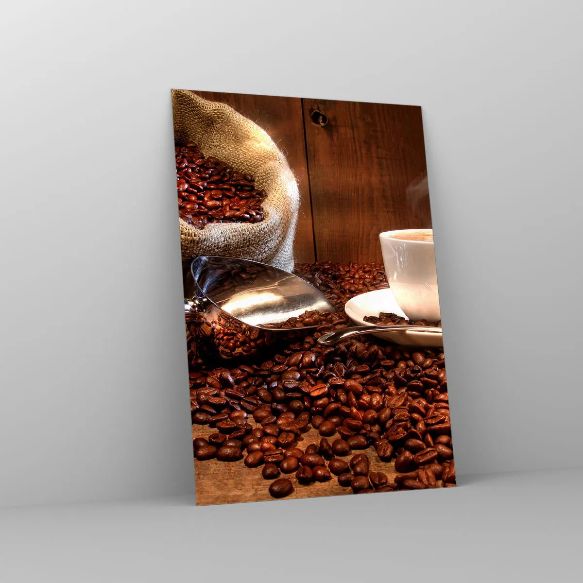 Impression sur verre - Image sur verre - Une tasse de café avec des grains de café et un sac de céréales en arrière-plan - 70x100cm - Sentez-vous cette odeur? - Décoration murale moderne pour le salon et la chambre ARTTOR