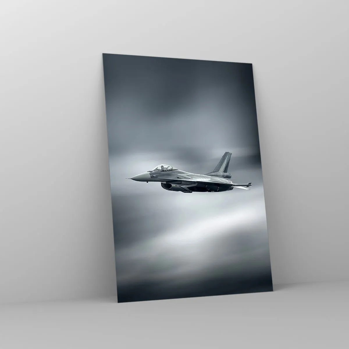 Glasbild - Bild auf glas - Ein Kampfjet im Flug vor einem bewölkten Himmel - 70x100cm - Wirst du herausfordern? - Moderne Wanddekoration für Wohnzimmer und Schlafzimmer ARTTOR