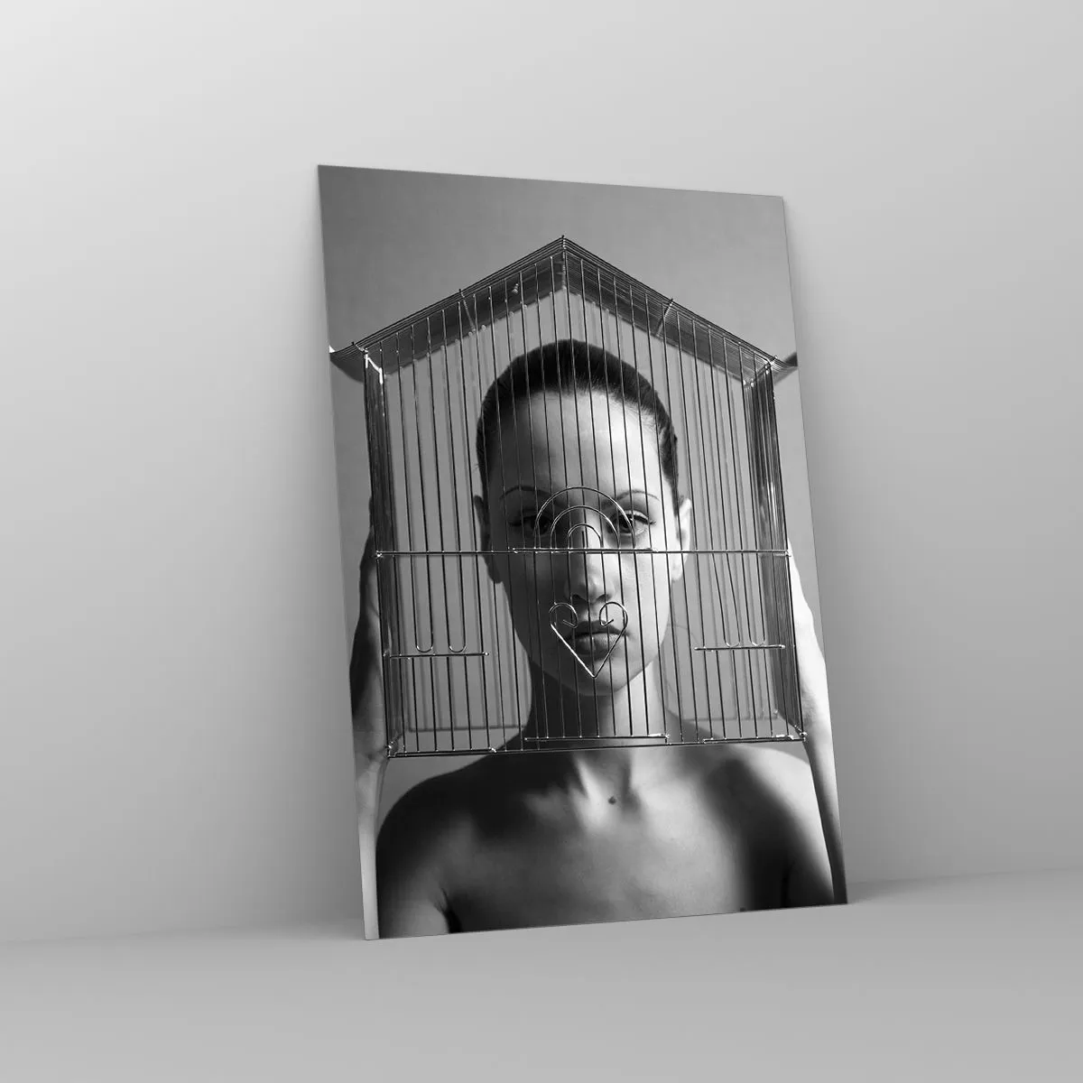 Obraz na szkle - Kobieta za klatką w surrealistycznym stylu - 70x100cm - Portret nieco surrealistyczny - Nowoczesna dekoracja ścienna do salonu i sypialni ARTTOR