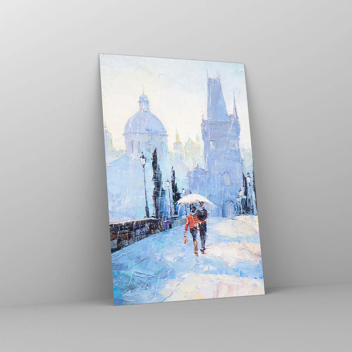 Obraz na szkle - Romantyczna para na moście w deszczu, malarska scena - 80x120cm - Nas zaczarować musiał deszcz - Nowoczesna dekoracja ścienna do salonu i sypialni ARTTOR