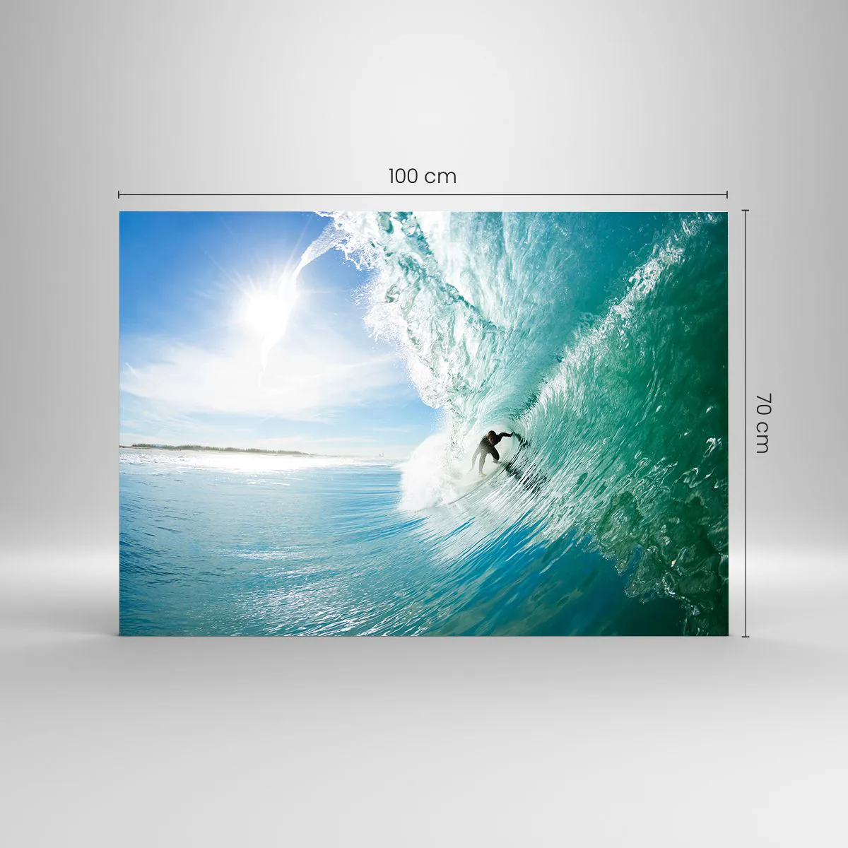 Obraz na szkle - Surfer w tubie fali na tle błękitnego nieba - 100x70cm - Zawsze na fali - Nowoczesna dekoracja ścienna do salonu, kuchni i sypialni ARTTOR