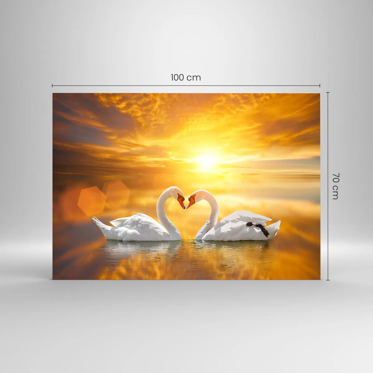 Cuadro sobre vidrio - Impresiones sobre Vidrio - Dos cisnes en el agua formando un corazón con el telón de fondo de una puesta de sol. - 100x70cm - Corazón es la palabra más bella del mundo... - Decoración de pared moderna para salón y dormitorio ARTTOR