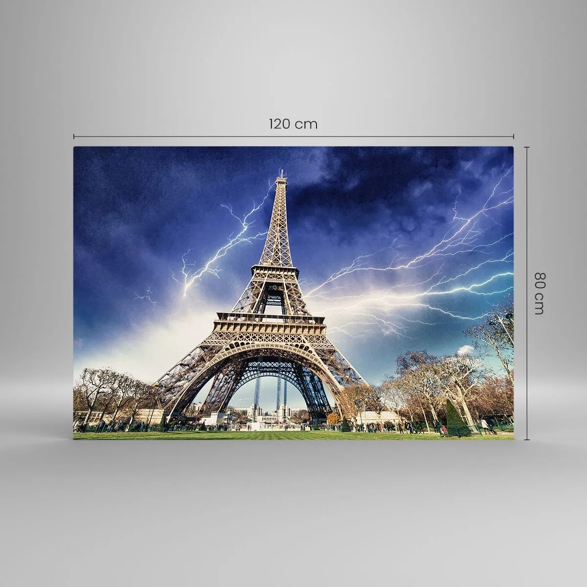 Glasbild - Bild auf glas - Der Eiffelturm, umgeben von Blitzen an einem bewölkten Tag - 120x80cm - Herrscherin der Stürme - Moderne Wanddekoration für Wohnzimmer und Schlafzimmer ARTTOR