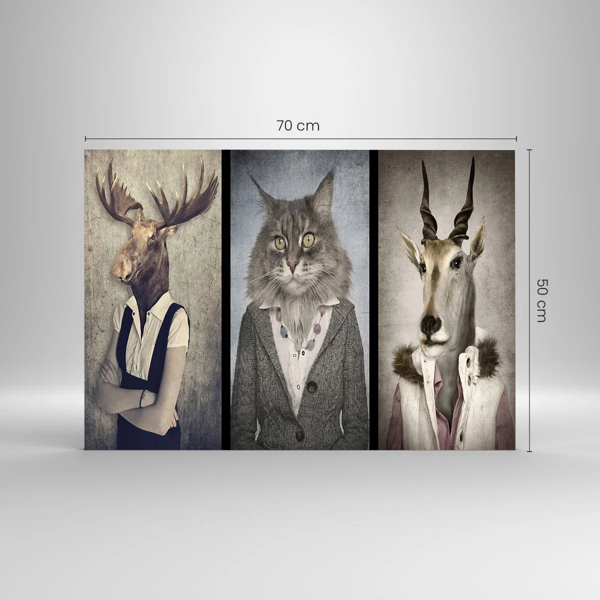 Obraz na skle - Tri surrealistické portréty zvierat v elegantných ľudských kostýmoch. - 70x50cm - Kožuchy opäť v móde - Moderná nástenná dekorácia do obývacej izby a spálne ARTTOR