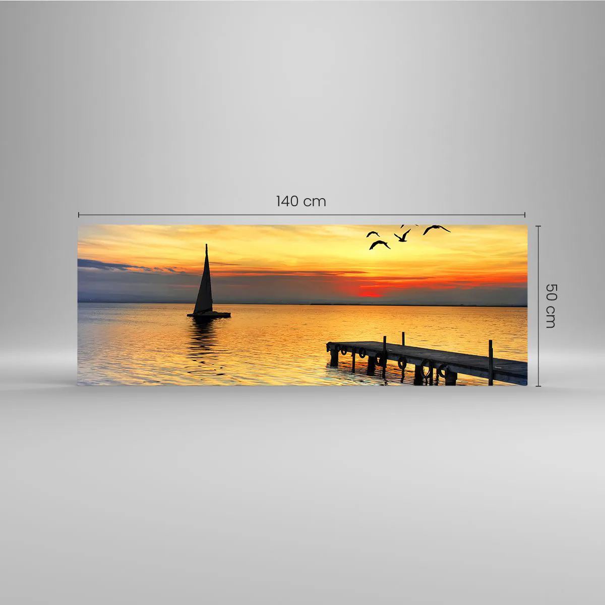 Quadro su vetro - Tramonto con barca a vela e molo su un lago calmo - 140x50cm - Il ritorno alla sera - Decorazione murale moderna per soggiorno e camera da letto ARTTOR