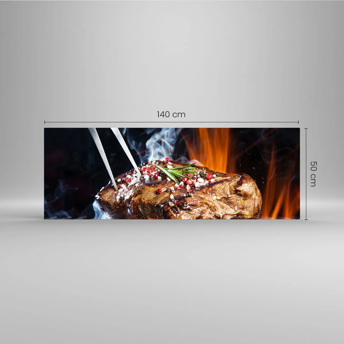 Glasbild - Bild auf glas - Gegrilltes Steak auf einem Grill mit Gewürzen - 140x50cm - Saftig und duftend - Moderne Wanddekoration für Wohnzimmer und Schlafzimmer ARTTOR