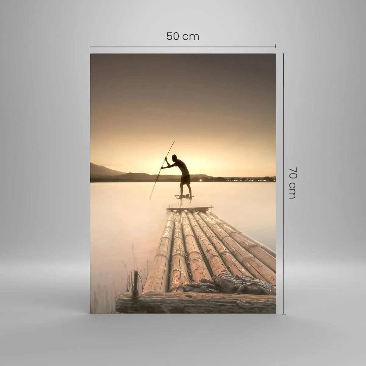 Impression sur verre - Image sur verre - Un pêcheur sur un radeau en bambou au crépuscule - 50x70cm - Avant la fin du jour - Décoration murale moderne pour le salon et la chambre ARTTOR