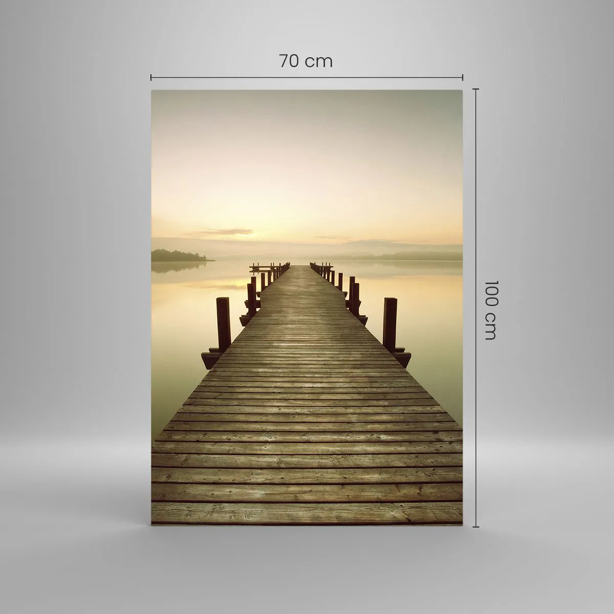 Glasbild - Bild auf glas - Ein Holzsteg an einem ruhigen See am Morgen - 70x100cm - Tagesanbruch, Morgendämmerung, Licht - Moderne Wanddekoration für Wohnzimmer und Schlafzimmer ARTTOR
