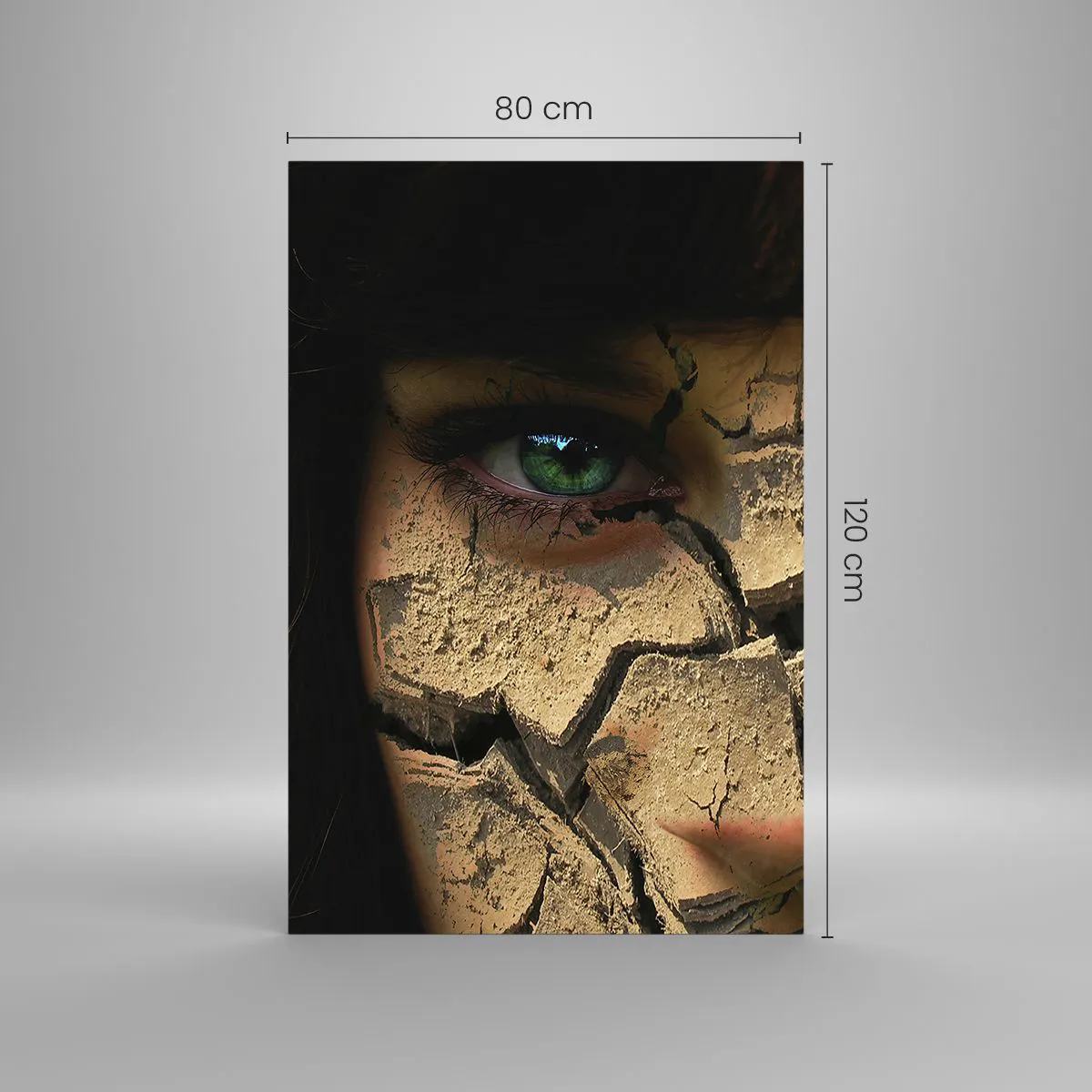 Impression sur verre - Image sur verre - Le visage d'une femme aux yeux verts recouvert d'une structure de terre craquelée - 80x120cm - Plaisir et effroi en même temps - Décoration murale moderne pour le salon et la chambre ARTTOR
