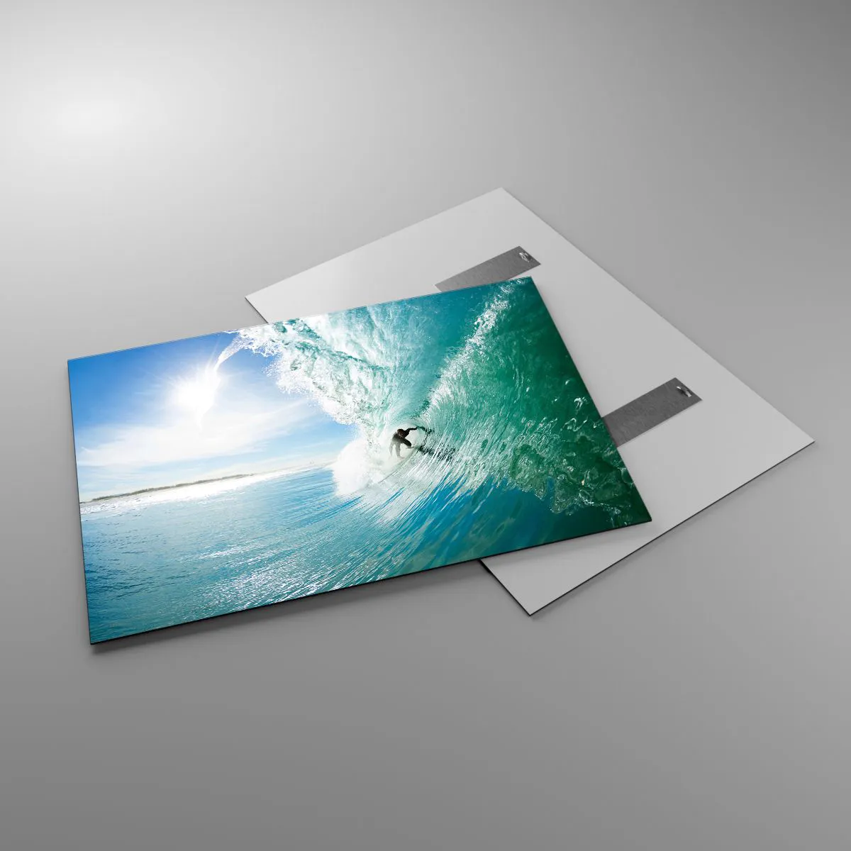 Obraz na szkle - Surfer w tubie fali na tle błękitnego nieba - 100x70cm - Zawsze na fali - Nowoczesna dekoracja ścienna do salonu, kuchni i sypialni ARTTOR