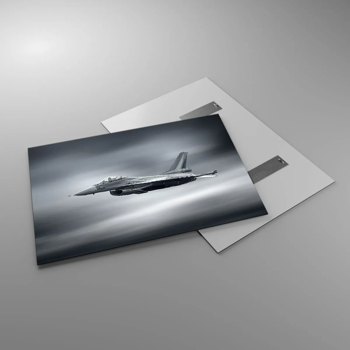 Impression sur verre - Image sur verre - Un avion de chasse en vol contre un ciel nuageux - 100x70cm - Acceptez-vous le défi? - Décoration murale moderne pour le salon et la chambre ARTTOR