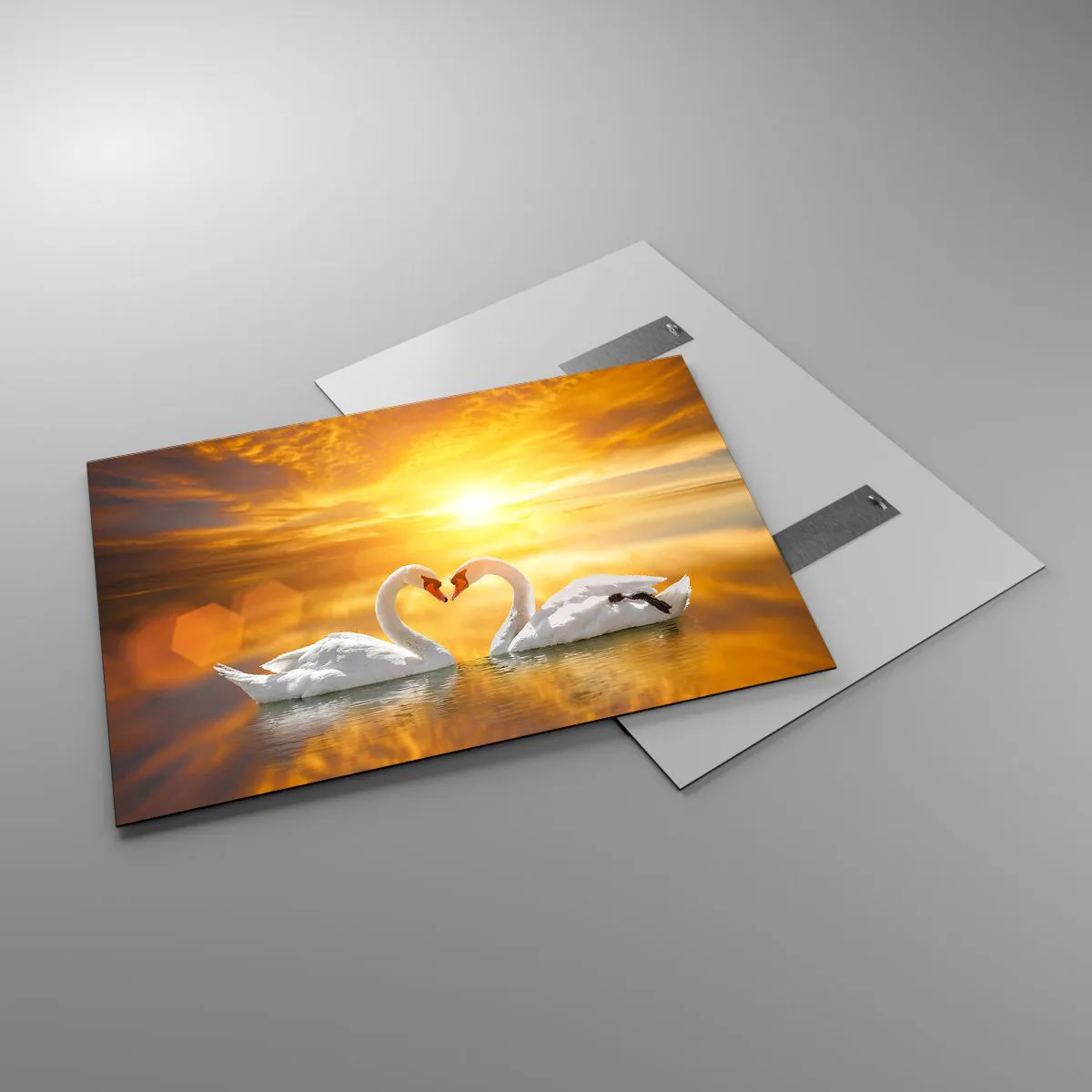 Cuadro sobre vidrio - Impresiones sobre Vidrio - Dos cisnes en el agua formando un corazón con el telón de fondo de una puesta de sol. - 100x70cm - Corazón es la palabra más bella del mundo... - Decoración de pared moderna para salón y dormitorio ARTTOR