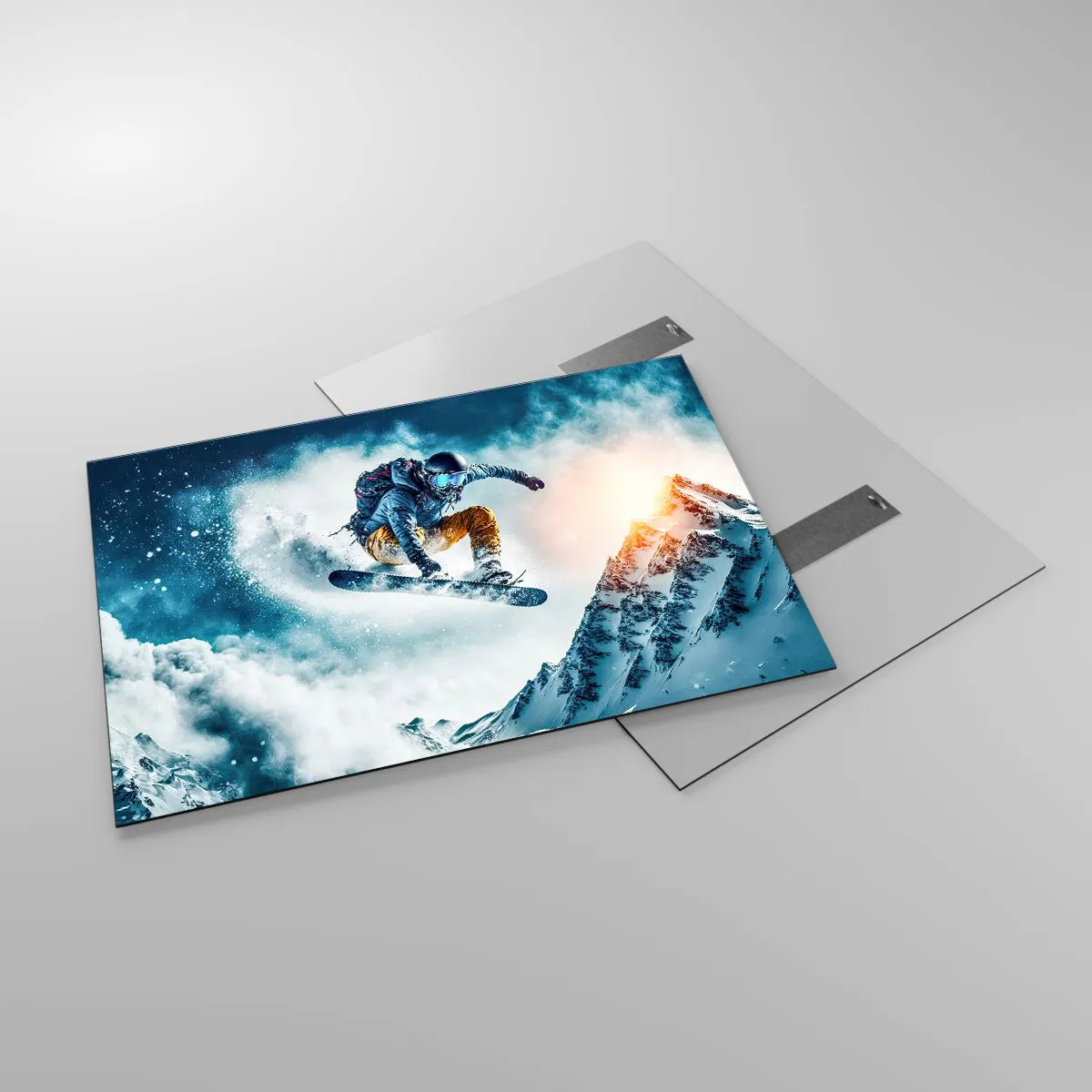 Quadro su vetro - Uno snowboarder vola sopra le montagne innevate - 100x70cm - Emozioni estreme - Decorazione murale moderna per soggiorno e camera da letto ARTTOR