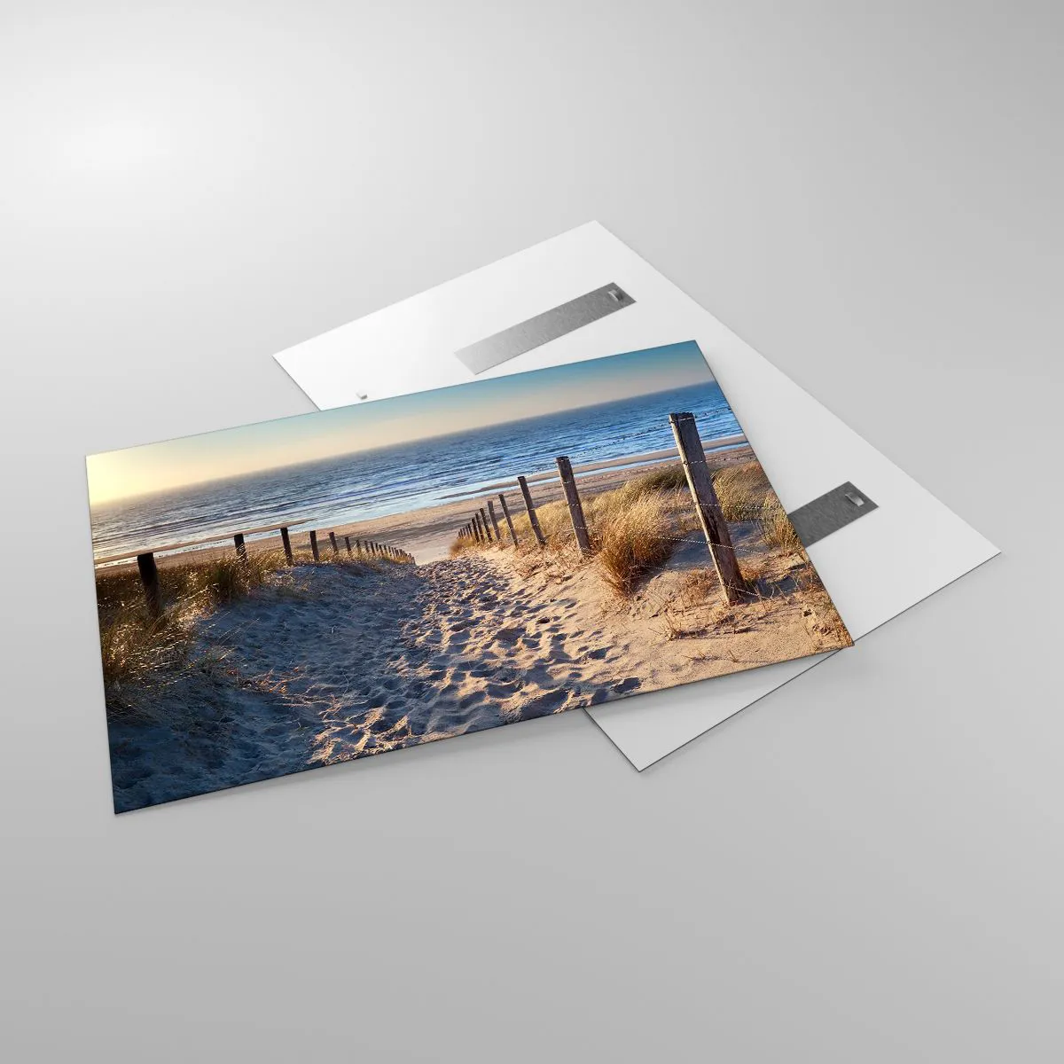 Cuadro sobre vidrio - Impresiones sobre Vidrio - Un camino a través de las dunas que conduce a una playa con un mar en calma. - 120x80cm - El sonido del mar, el canto de los pájaros, una playa virgen entre las dunas... - Decoración de pared moderna para s