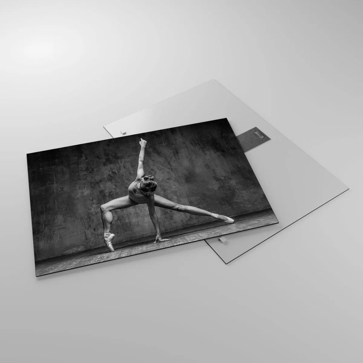 Billede på glas - En danser i en kunstnerisk positur - 70x50cm - Idealet om balance - Moderne vægdekoration til stue og soveværelse ARTTOR