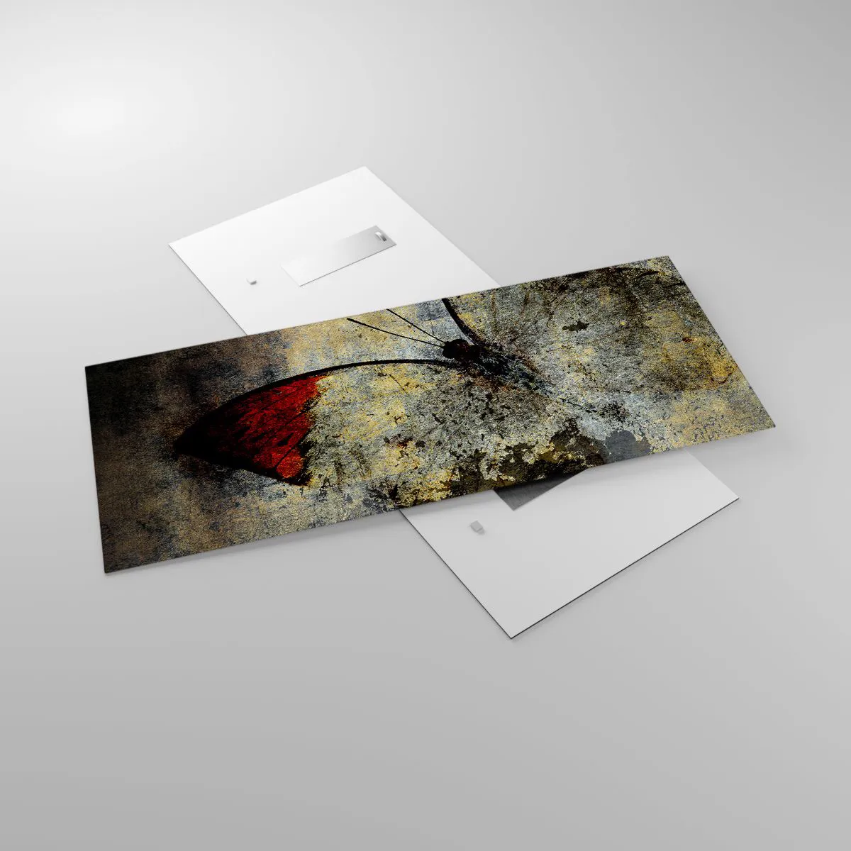 Glasbild - Bild auf glas - Ein Schmetterling in Rot- und Grautönen auf strukturiertem Hintergrund - 120x50cm - Pass auf, bevor ich verschwinde - Moderne Wanddekoration für Wohnzimmer und Schlafzimmer ARTTOR