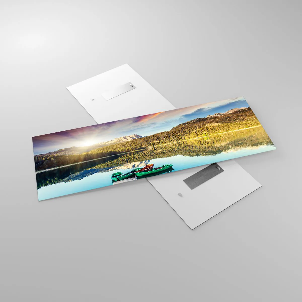 Quadro su vetro - Tramonto sul lago con barche al molo - 140x50cm - Sull'acqua liscia come uno specchio - Decorazione murale moderna per soggiorno e camera da letto ARTTOR