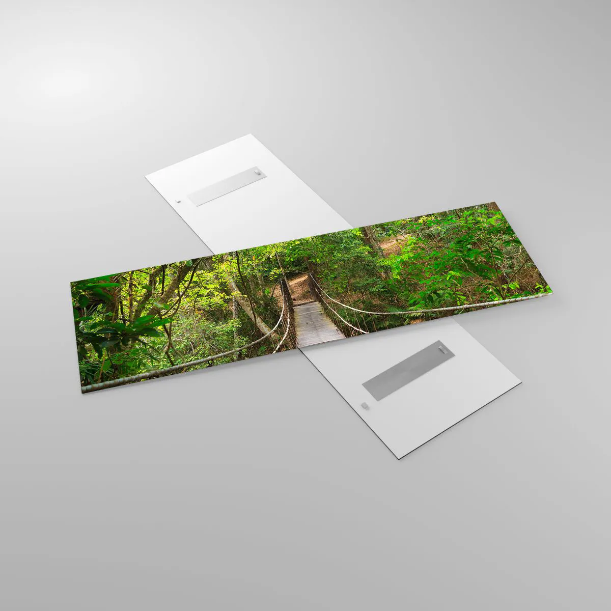 Glasbild - Bild auf glas - Eine Hängebrücke umgeben von einem grünen Regenwald - 160x50cm - Denn im Garten gibt es eine Schlingpflanze - Moderne Wanddekoration für Wohnzimmer und Schlafzimmer ARTTOR