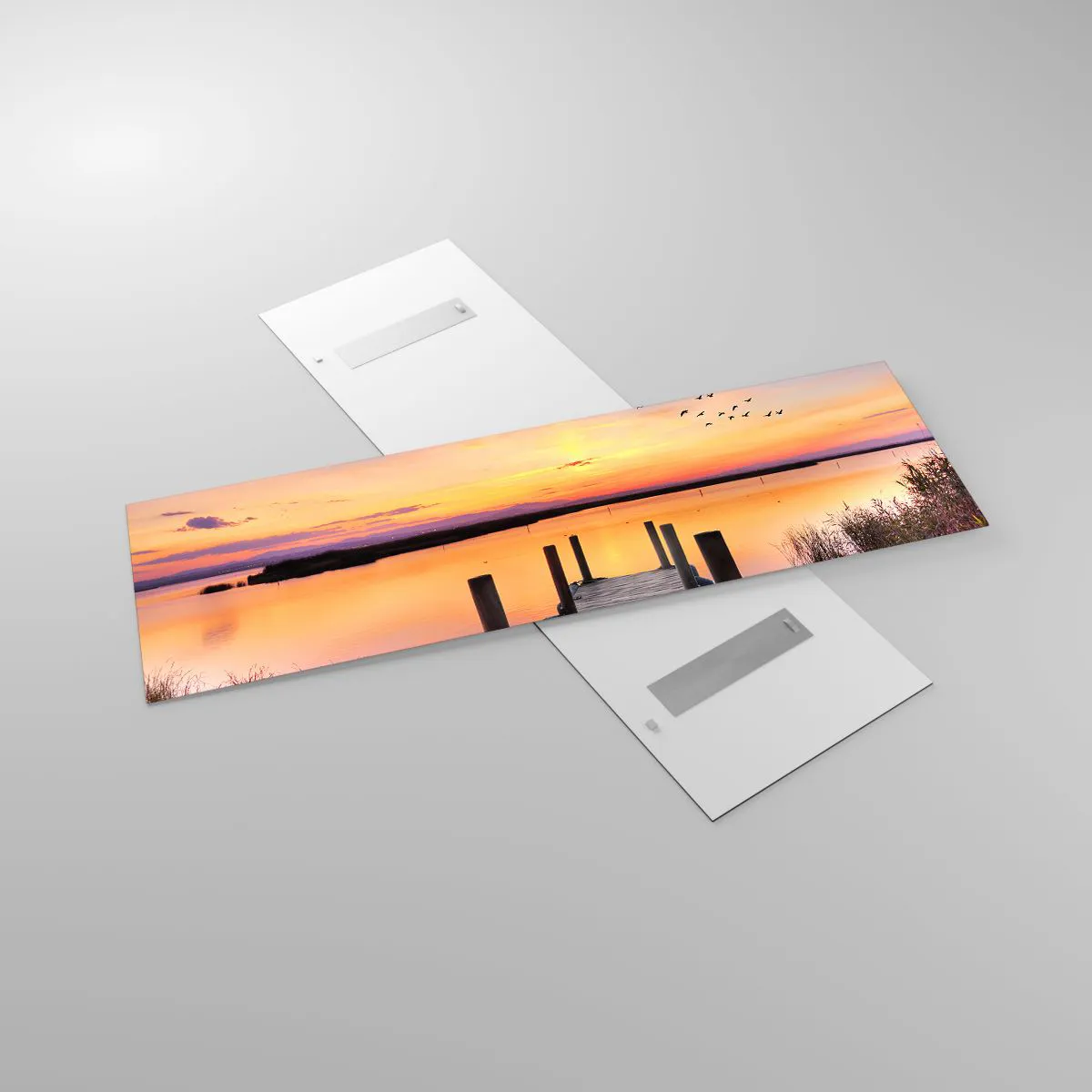 Impression sur verre - Image sur verre - Une jetée sur un lac au coucher du soleil avec des oiseaux dans le ciel - 160x50cm - Aube silencieuse violette - Décoration murale moderne pour le salon et la chambre ARTTOR