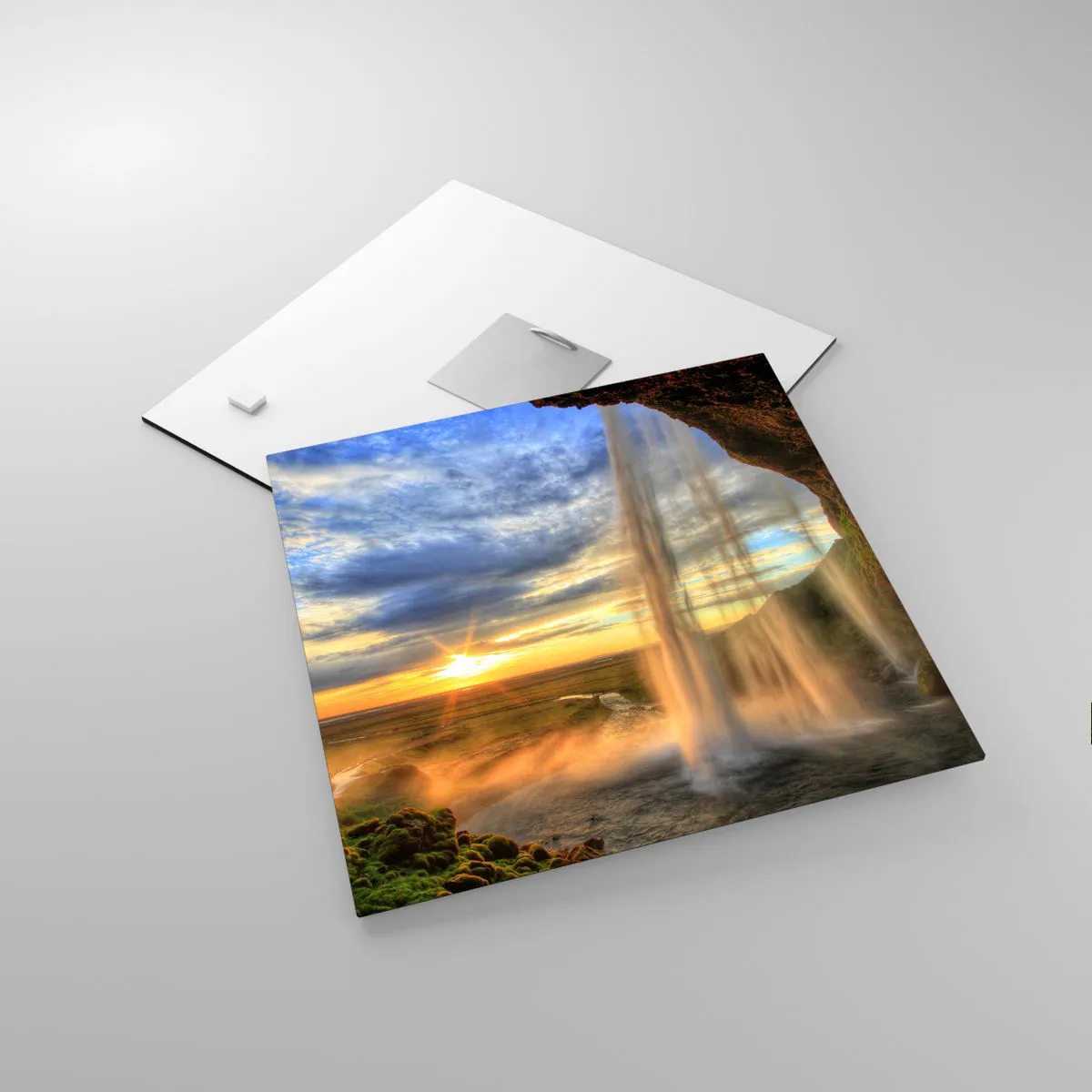 Obraz na szkle - Świat za zasłoną kropel - 30x30 cm