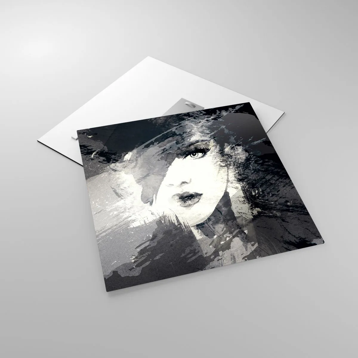 Obraz na szkle - Zza szarego woalu - 50x50 cm