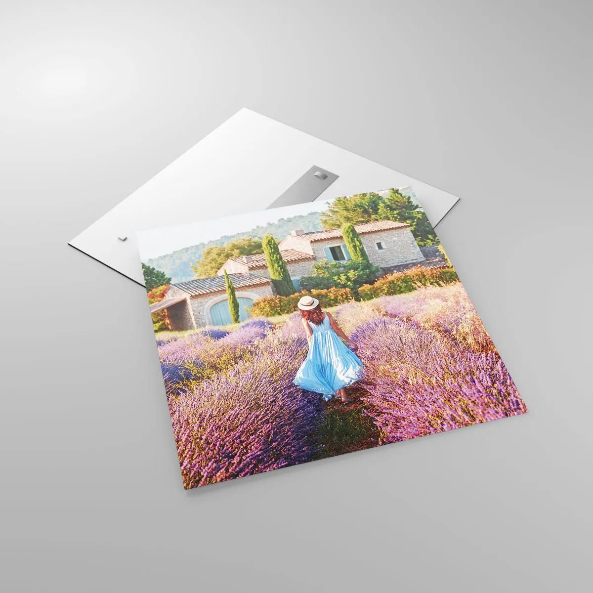 Billede på glas - Lavendel pige - 70x70 cm