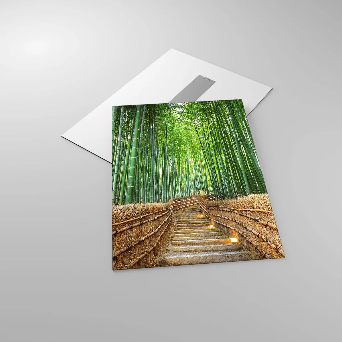 Impression sur verre - Image sur verre - Un chemin dans la forêt de bambous menant à travers les escaliers - 50x70cm - L'essence de la nature asiatique - Décoration murale moderne pour le salon et la chambre ARTTOR