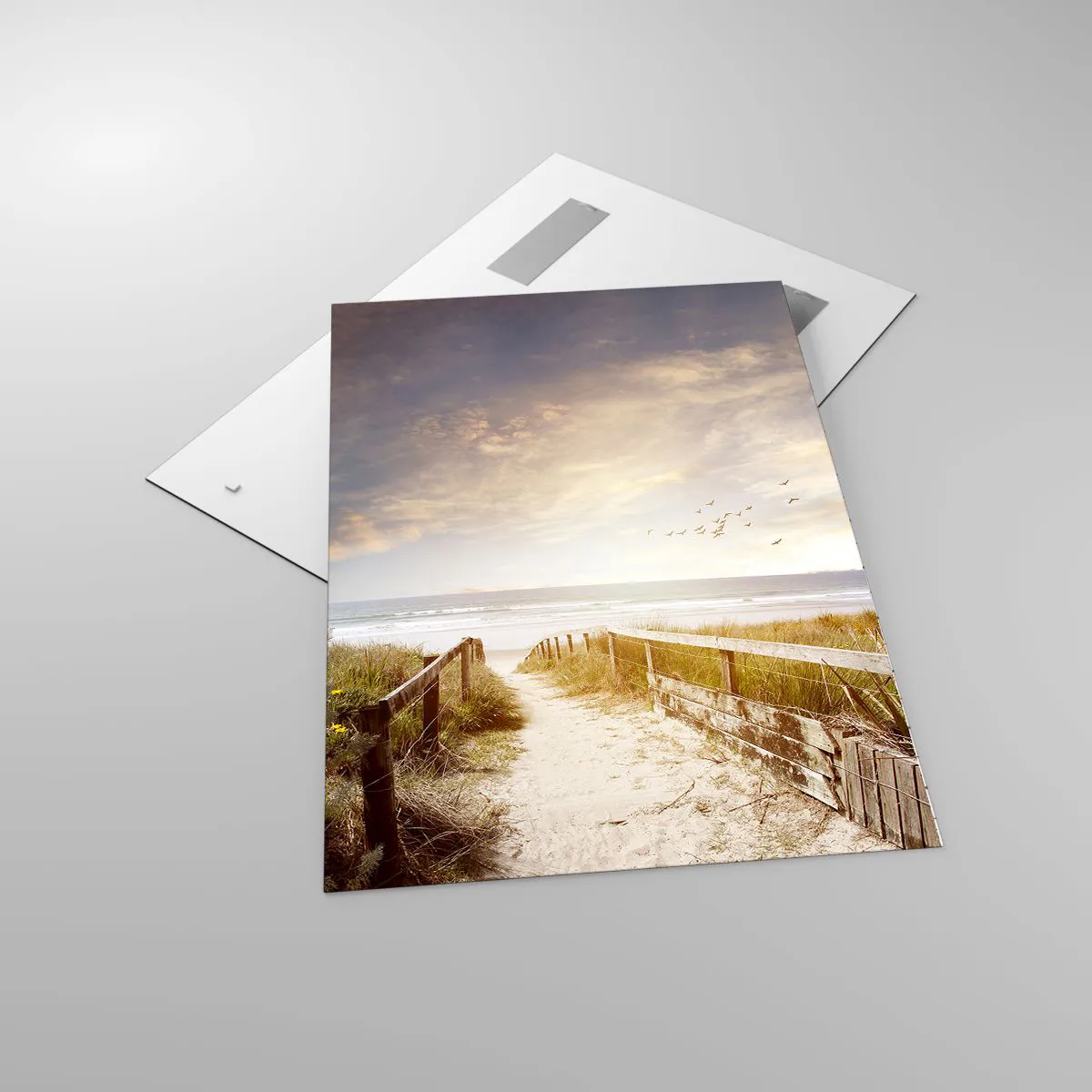 Obraz na szkle - Drewniana ścieżka prowadząca na plażę o zachodzie słońca - 70x100cm - Przestrzeń spokoju - Nowoczesna dekoracja ścienna do salonu i sypialni ARTTOR