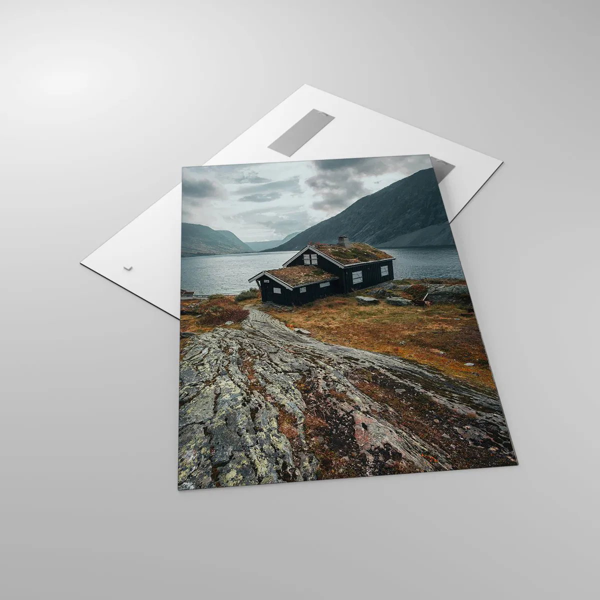 Obraz na skle - Domček pri fjorde - 70x100 cm