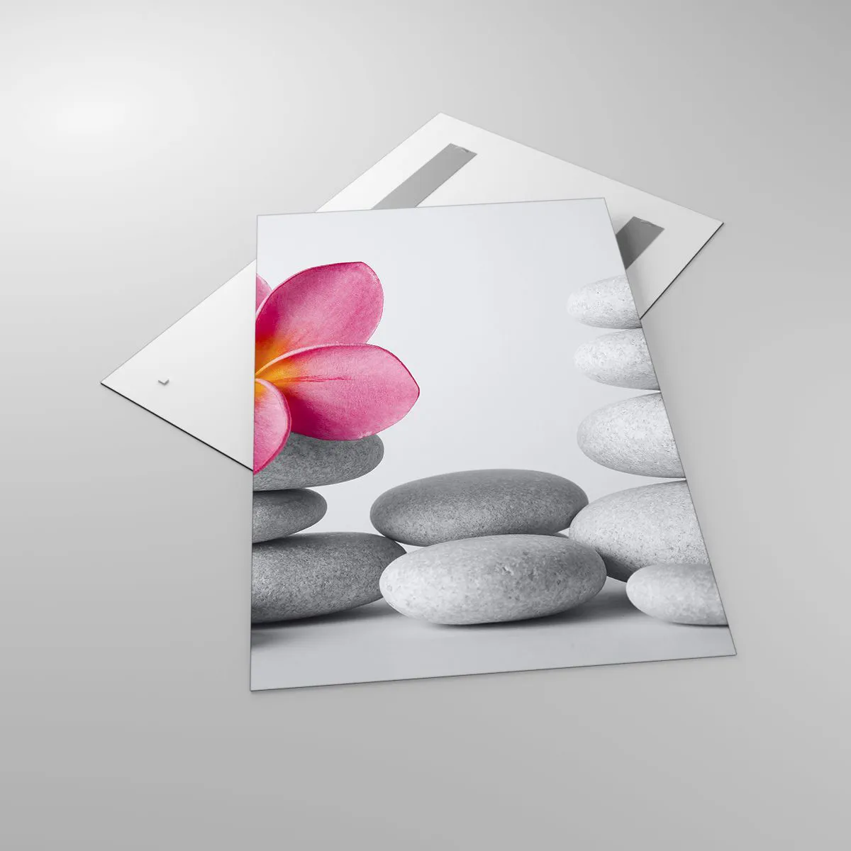 Quadro su vetro - Fiore rosa su pietre in stile zen - 80x120cm - Pietra su pietra, e su questa pietra... - Decorazione murale moderna per soggiorno e camera da letto ARTTOR