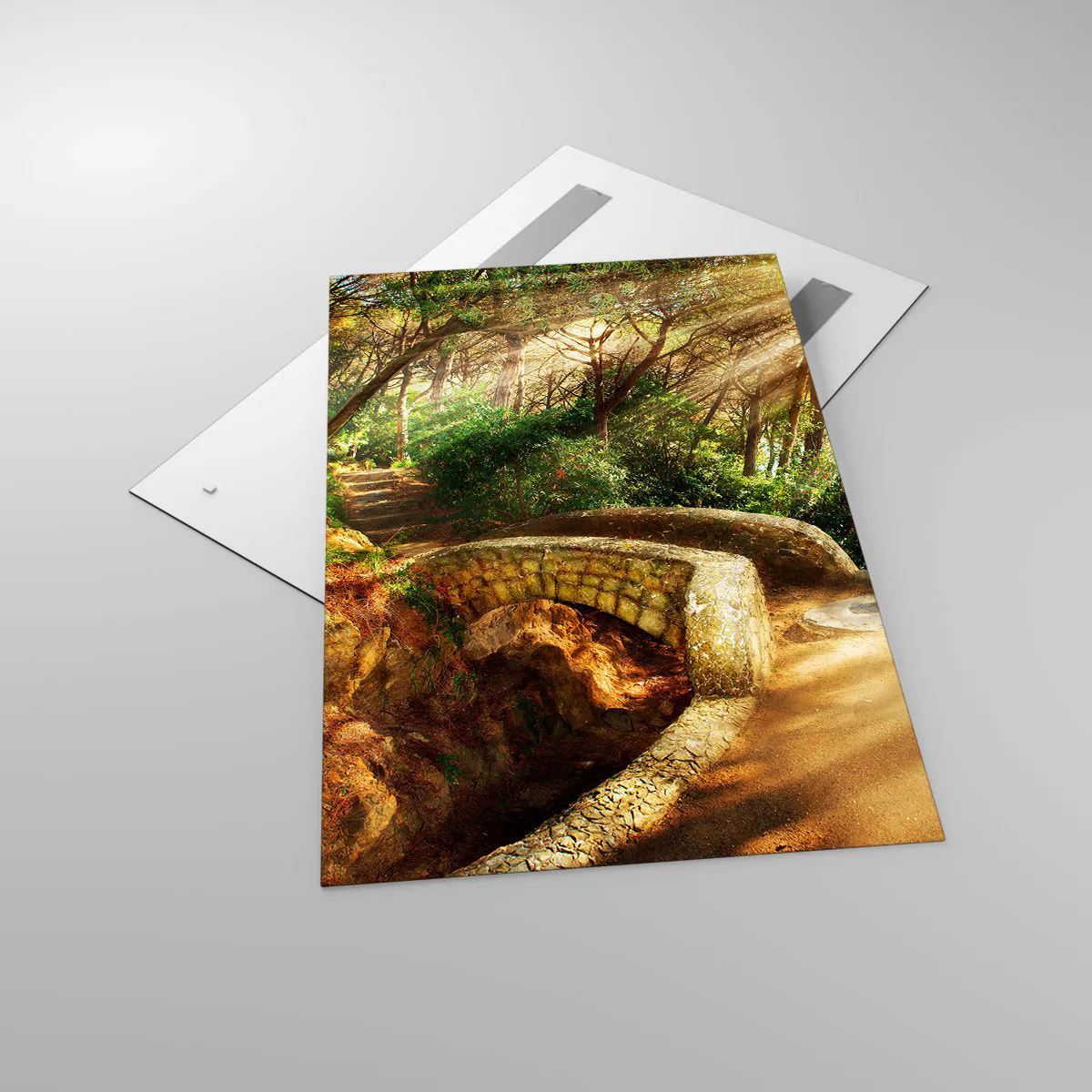 Impression sur verre - Image sur verre - Paysage forestier avec des rayons de soleil et un pont de pierre - 80x120cm - Directement du pont dans une forêt de conte de fées - Décoration murale moderne pour le salon et la chambre ARTTOR