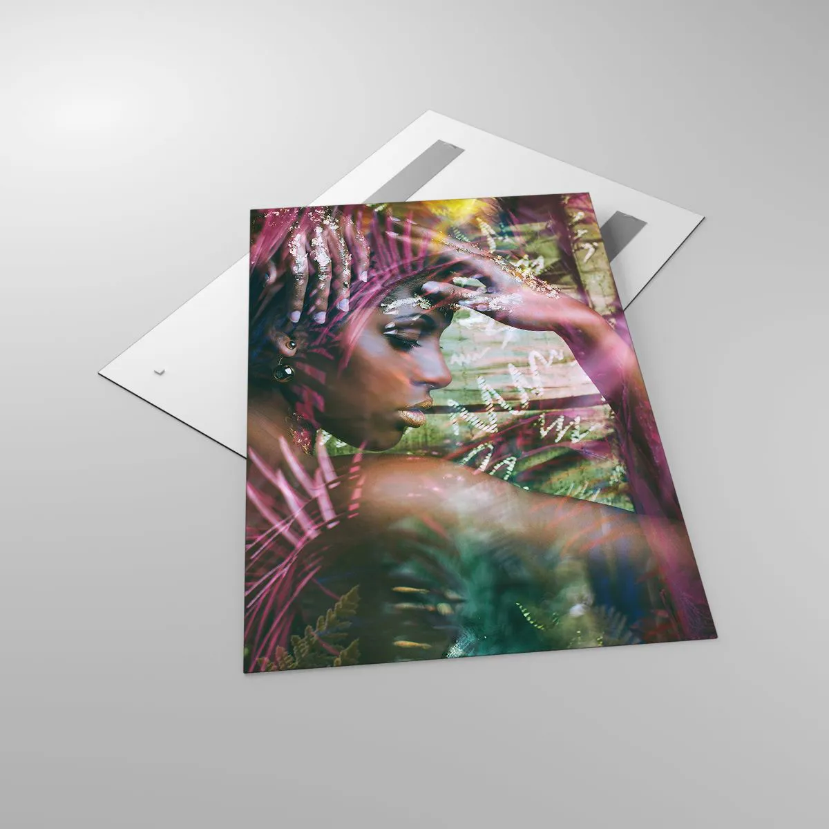 Impression sur verre - Image sur verre - Portrait d'une femme entourée d'une végétation exotique - 80x120cm - Dame Nature dans la jungle - Décoration murale moderne pour le salon et la chambre ARTTOR