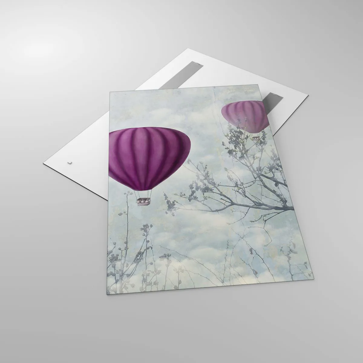 Impression sur verre - Image sur verre - Des ballons violets flottant au-dessus des arbres dans les nuages - 80x120cm - Comme des navires dans le ciel - Décoration murale moderne pour le salon et la chambre ARTTOR