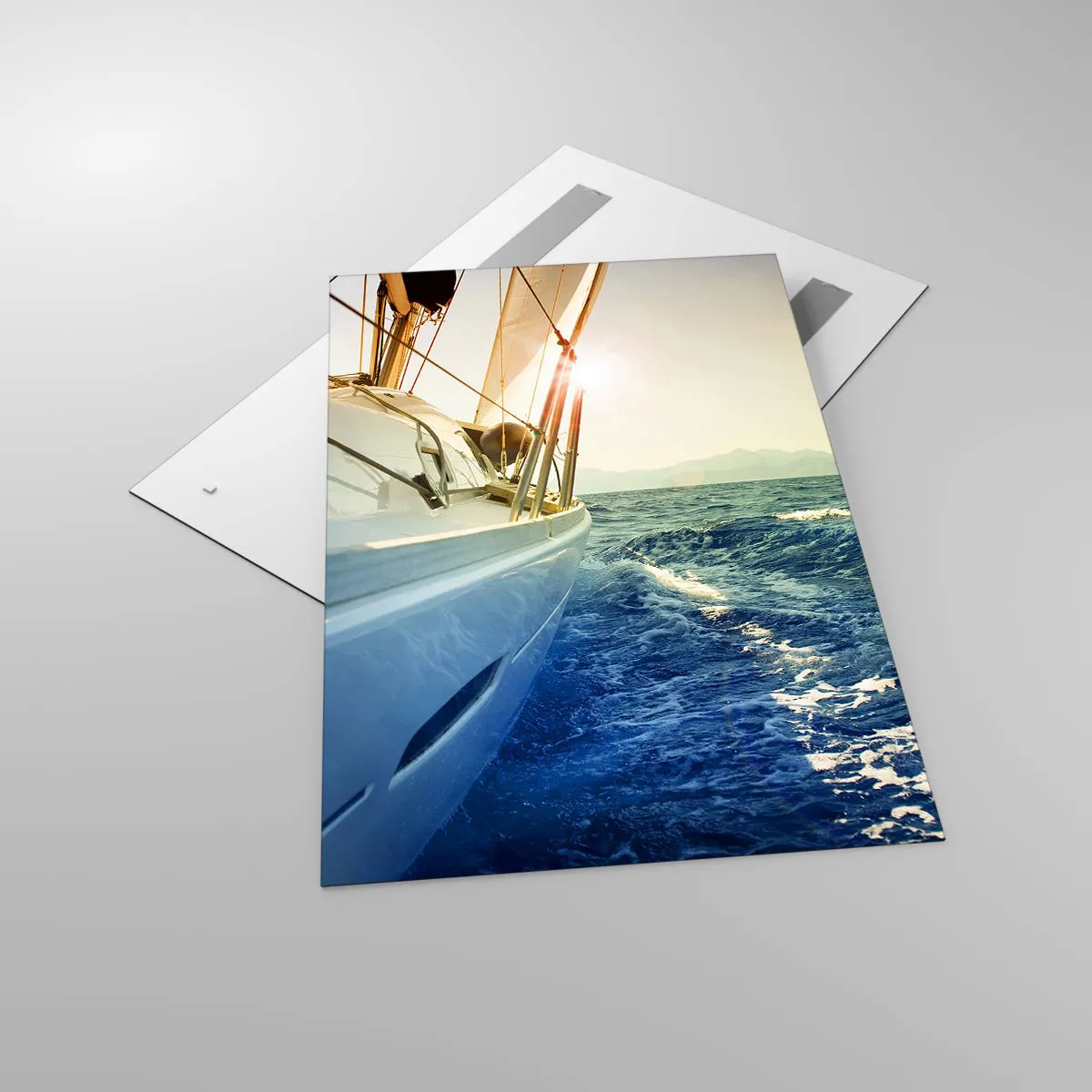 Impression sur verre - Image sur verre - Un yacht en pleine mer avec vue sur les vagues - 80x120cm - Suite à l'aventure - Décoration murale moderne pour le salon et la chambre ARTTOR