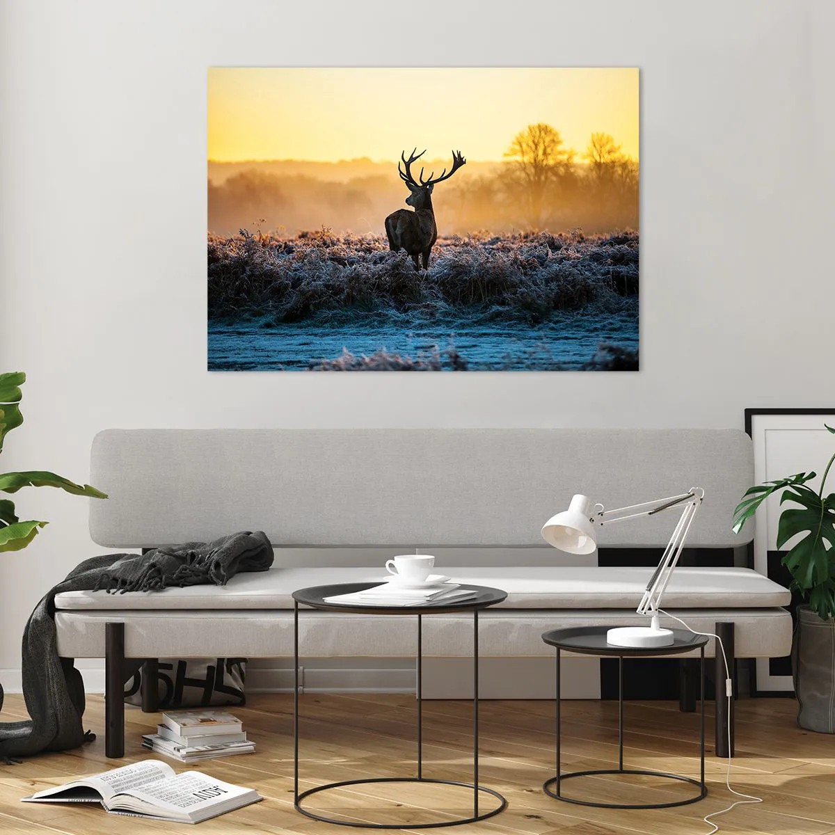 Glasbild - Bild auf glas - Hirsch an einem frostigen Morgen mit dem Sonnenaufgang im Hintergrund - 100x70cm - Gekrönt auf seinem Besitz - Moderne Wanddekoration für Wohnzimmer und Schlafzimmer ARTTOR