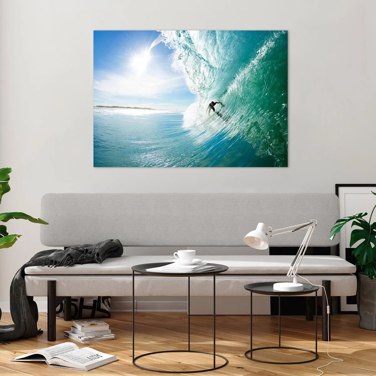 Obraz na szkle - Surfer w tubie fali na tle błękitnego nieba - 100x70cm - Zawsze na fali - Nowoczesna dekoracja ścienna do salonu, kuchni i sypialni ARTTOR