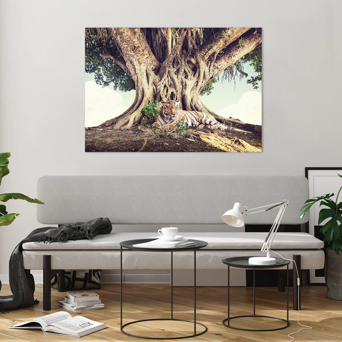 Obraz na szkle - Tygrys leżący pod rozłożystym drzewem w dżungli - 100x70cm - Widok z Księgi Rodzaju - Nowoczesna dekoracja ścienna do salonu, kuchni i sypialni ARTTOR
