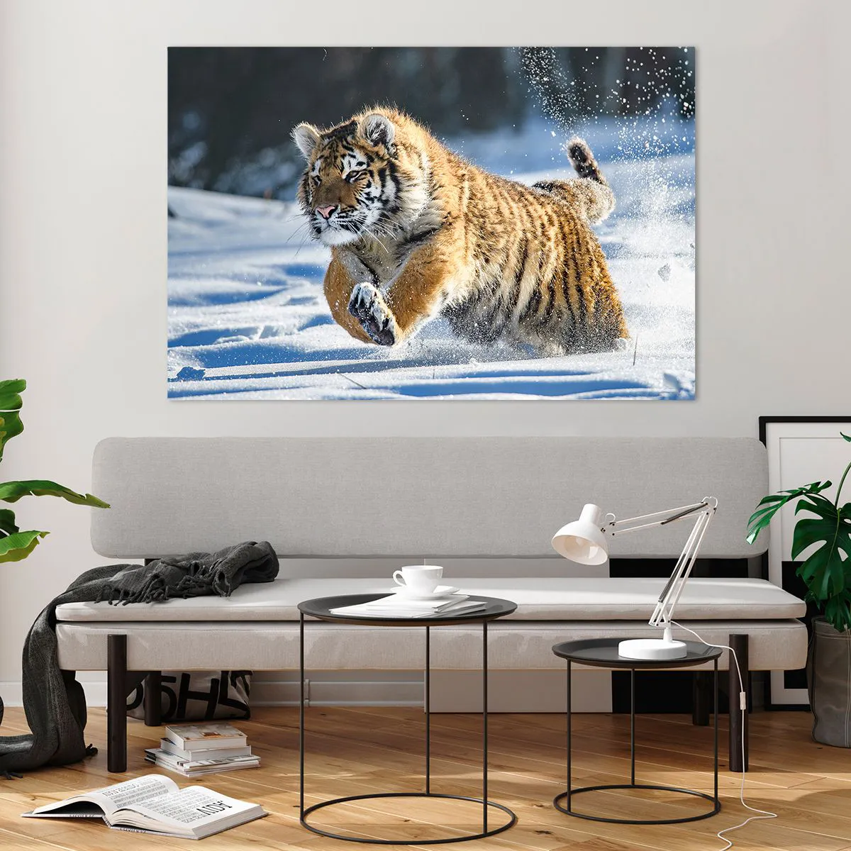 Impression sur verre - Image sur verre - Un tigre de Sibérie court dans la neige dans un paysage hivernal. - 120x80cm - Dieu de la taïga sibérienne - Décoration murale moderne pour le salon et la chambre ARTTOR