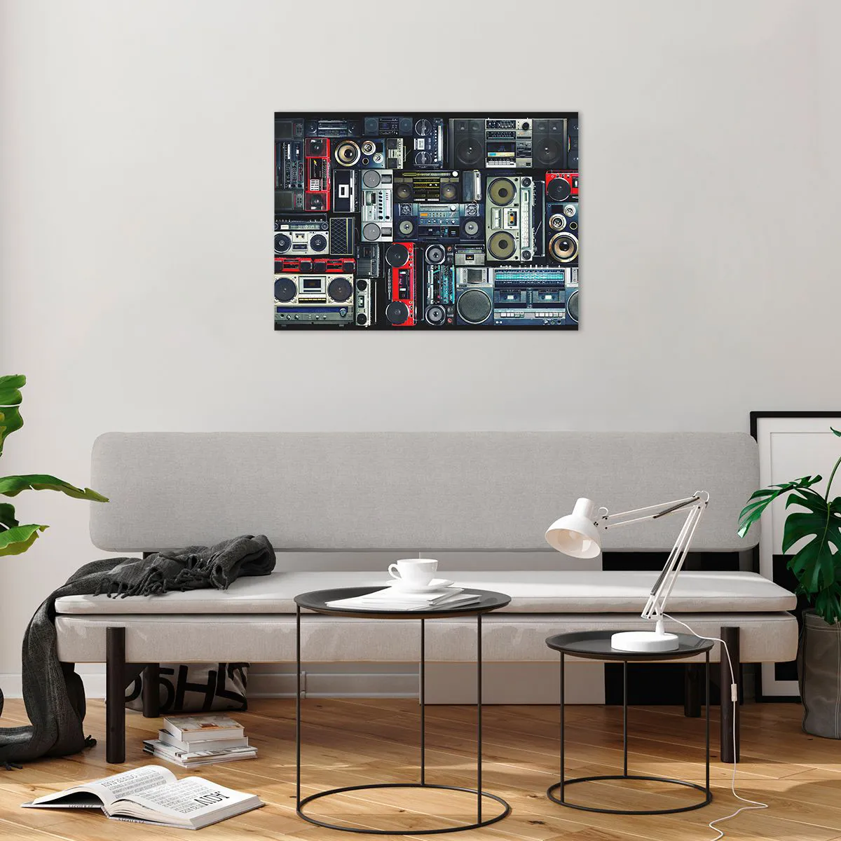 Impression sur verre - Image sur verre - Un collage de radios rétro et de magnétophones sur fond sombre. - 70x50cm - Nostalgie des années 80 - Décoration murale moderne pour le salon et la chambre ARTTOR