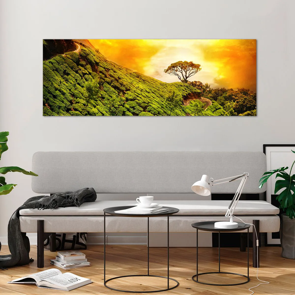 Impression sur verre - Image sur verre - Collines verdoyantes de plantations de thé au coucher du soleil - 140x50cm - Un chemin sinueux, une pente verte - Décoration murale moderne pour le salon et la chambre ARTTOR