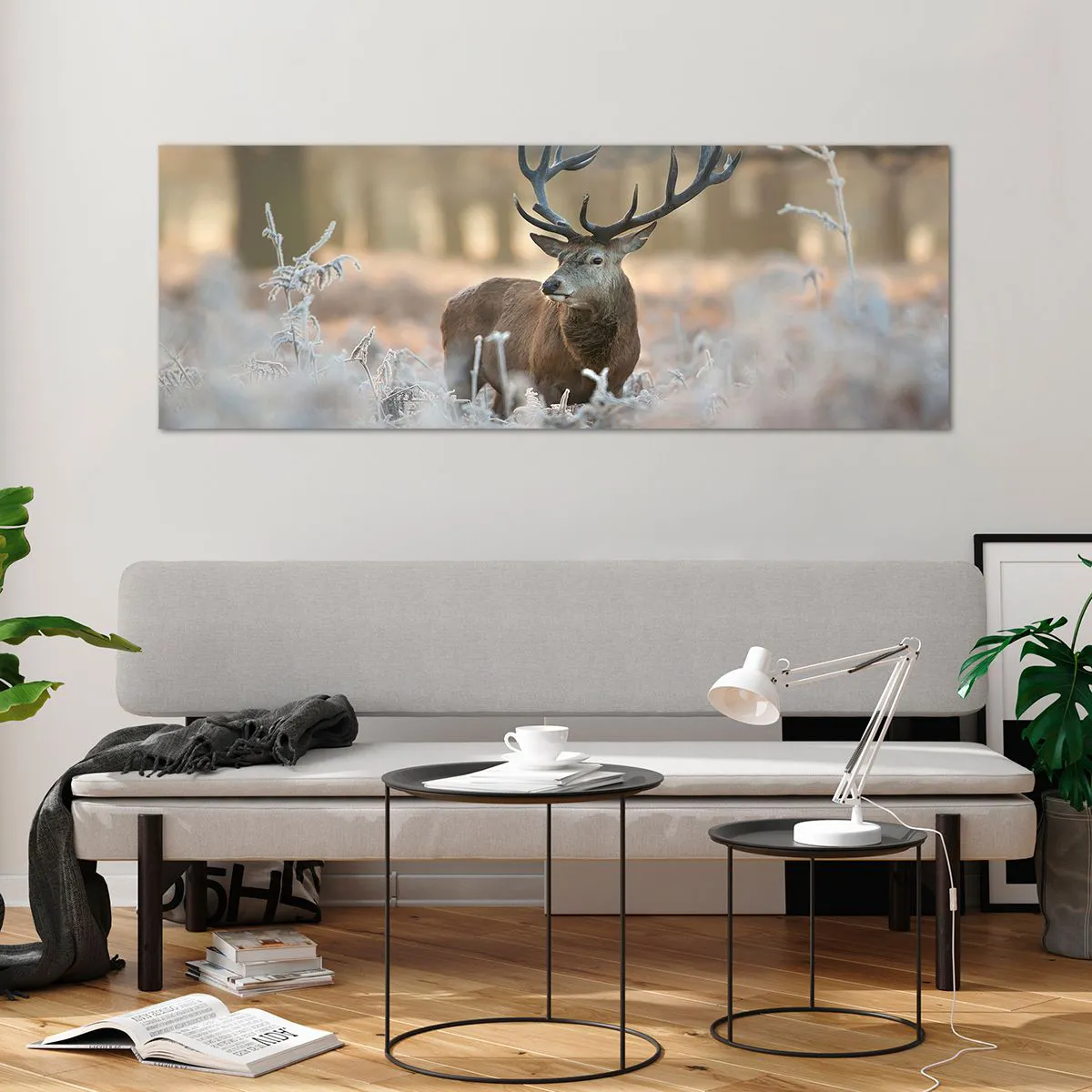Impression sur verre - Image sur verre - Un cerf dans une clairière givrée dans une forêt hivernale aux couleurs subtiles - 140x50cm - Une matinée animée - Décoration murale moderne pour le salon et la chambre ARTTOR