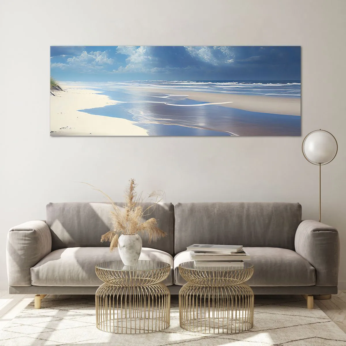 Glasbild - Bild auf glas - Ein Sandstrand mit Wellen unter blauem Himmel - 140x50cm - Paradiesischer Urlaub - Moderne Wanddekoration für Wohnzimmer und Schlafzimmer ARTTOR