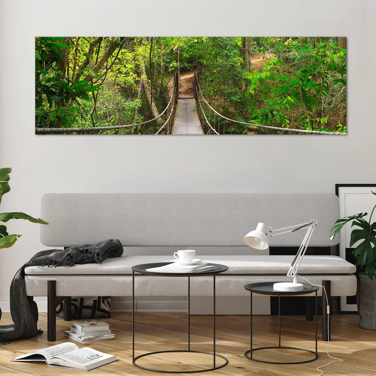 Glasbild - Bild auf glas - Eine Hängebrücke umgeben von einem grünen Regenwald - 160x50cm - Denn im Garten gibt es eine Schlingpflanze - Moderne Wanddekoration für Wohnzimmer und Schlafzimmer ARTTOR
