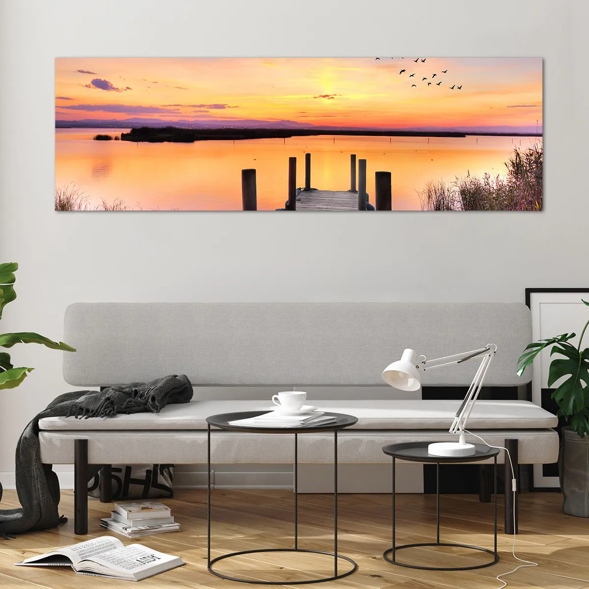 Impression sur verre - Image sur verre - Une jetée sur un lac au coucher du soleil avec des oiseaux dans le ciel - 160x50cm - Aube silencieuse violette - Décoration murale moderne pour le salon et la chambre ARTTOR