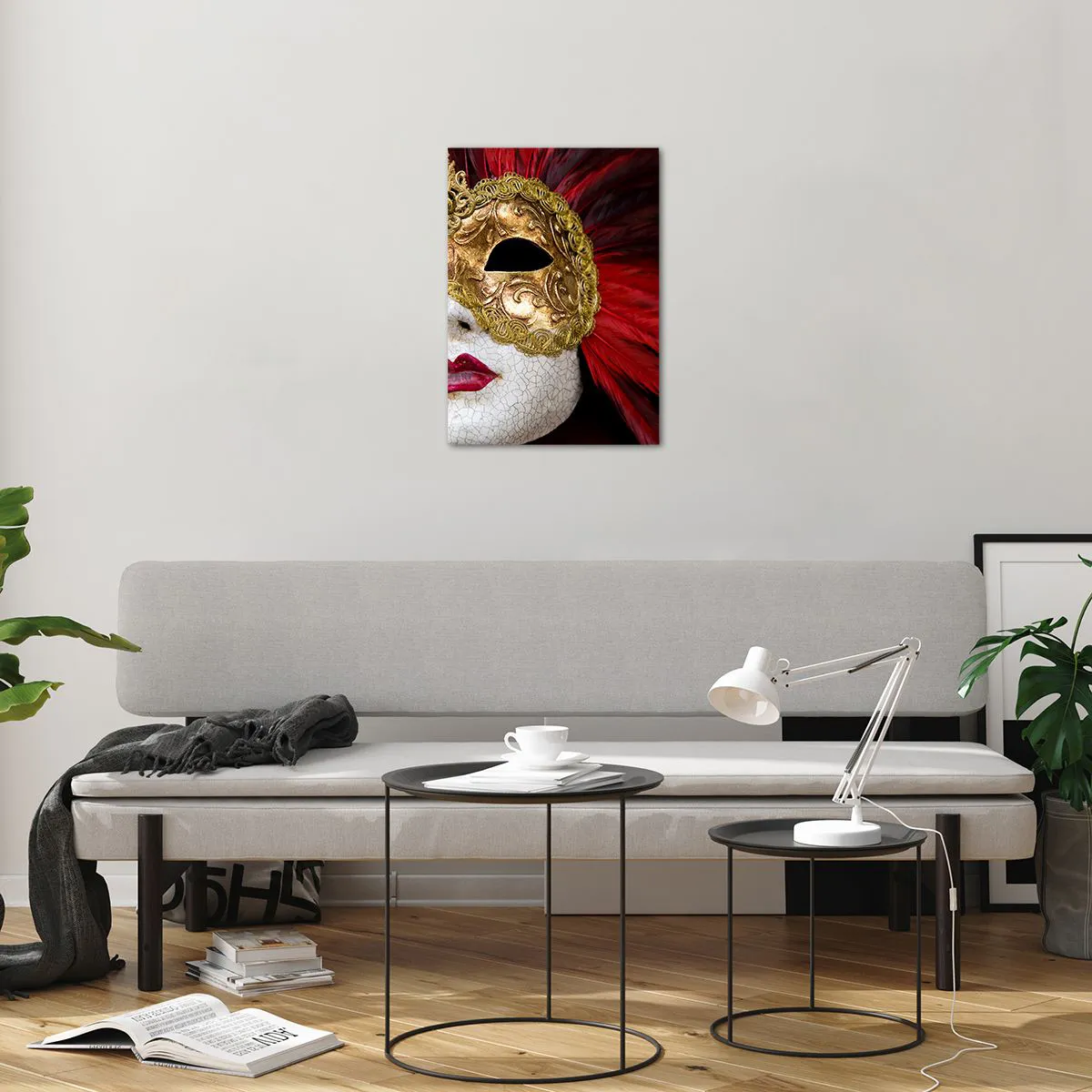 Obraz na szkle - Złota maska karnawałowa z czerwonymi piórami - 50x70cm - Obietnica karnawałowej przygody - Nowoczesna dekoracja ścienna do salonu, kuchni i sypialni ARTTOR