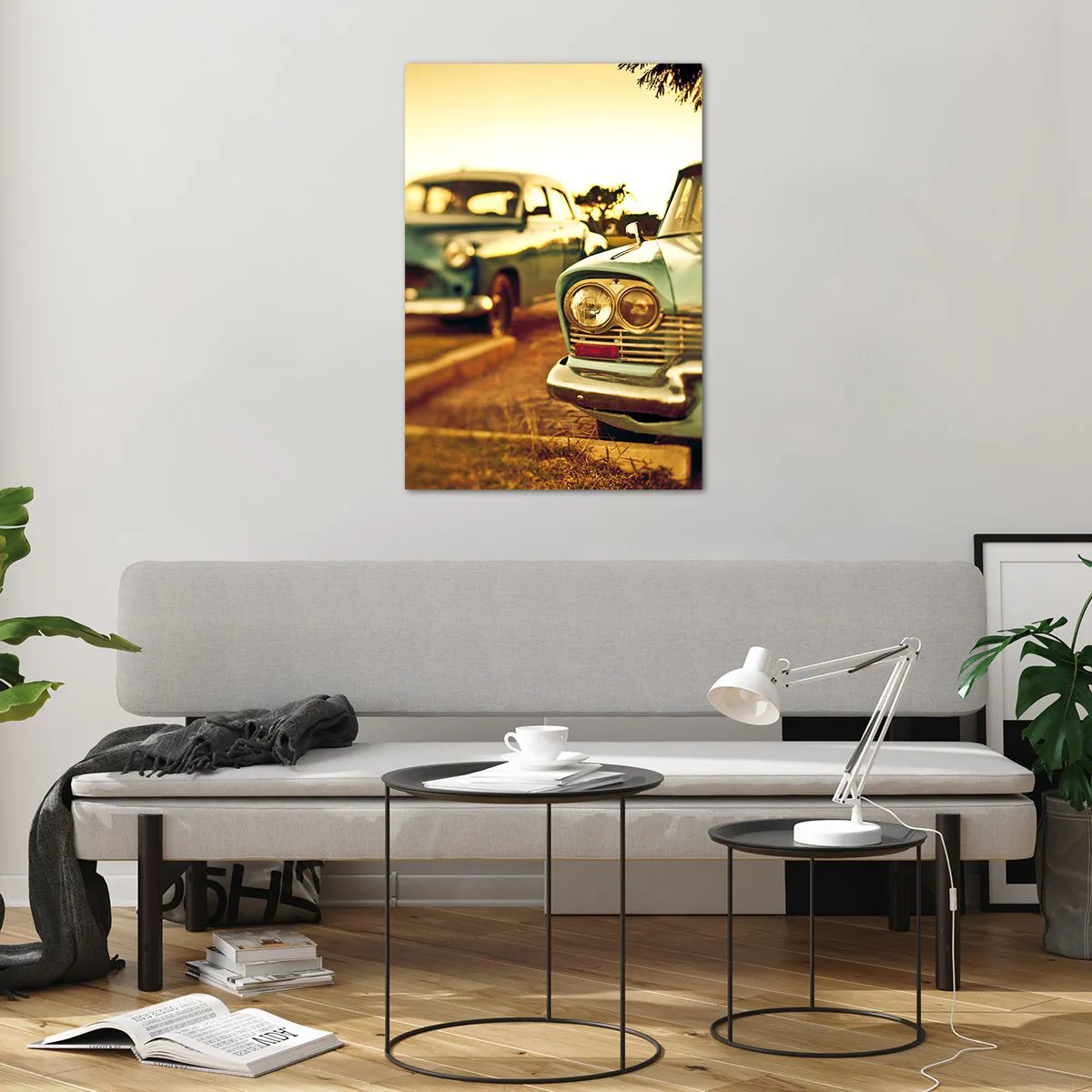 Impression sur verre - Image sur verre - Voitures classiques dans la chaude lumière du coucher du soleil - 70x100cm - Nous attendrons et verrons - Décoration murale moderne pour le salon et la chambre ARTTOR